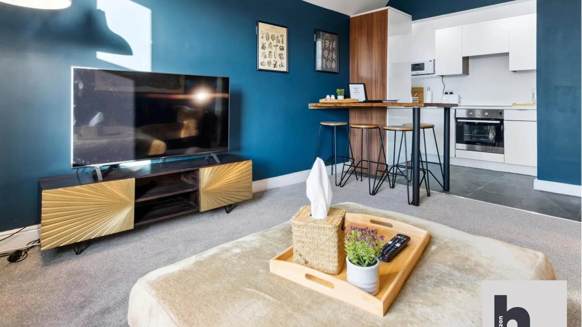 Free Parking - Penthouse - Business Stays - Relocating - Lt Harrogate Apartment